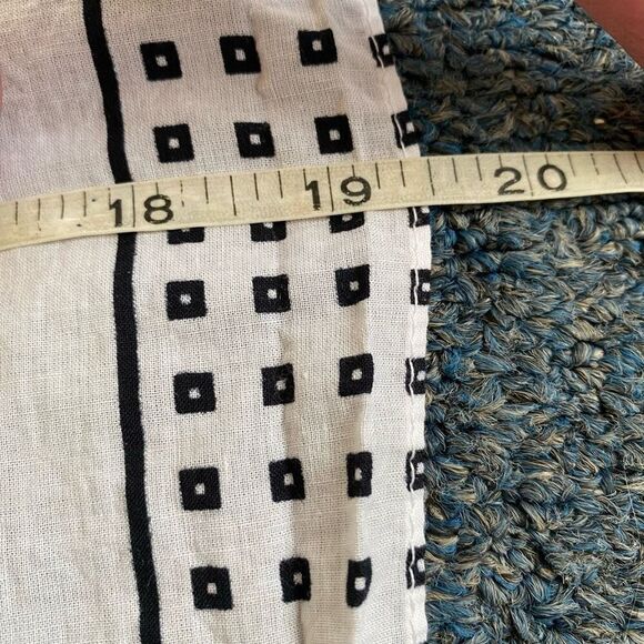 Sprezza New York square paisley print white and black bandana 19.5x19.5 - Picture 3 of 4